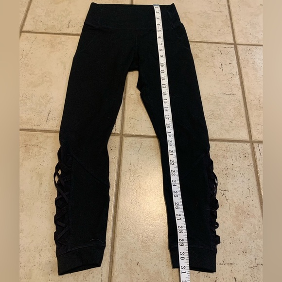 Fabletics Powerhold Black Capri Leggings with Lace-Up/Criss-Cross Detail - XS - Picture 7 of 7